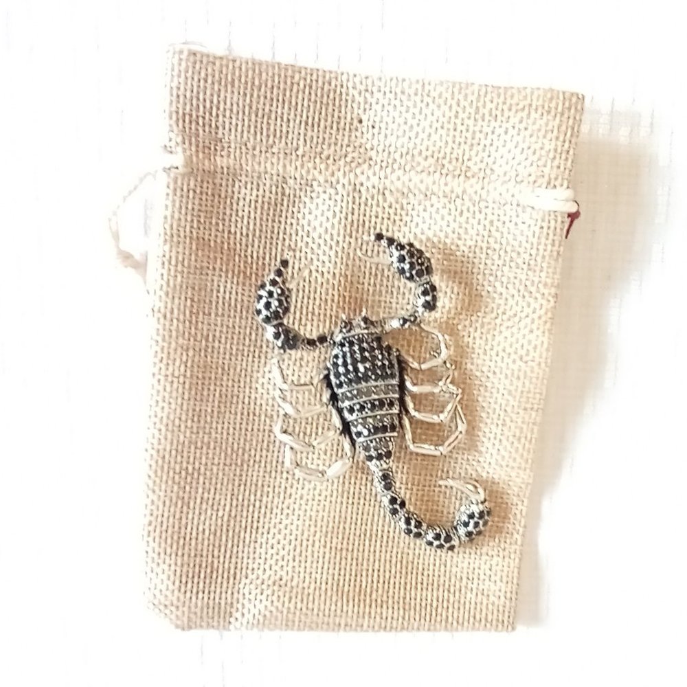 Silver Rhinestone Scorpion Pin Broach - Picture 3 of 4